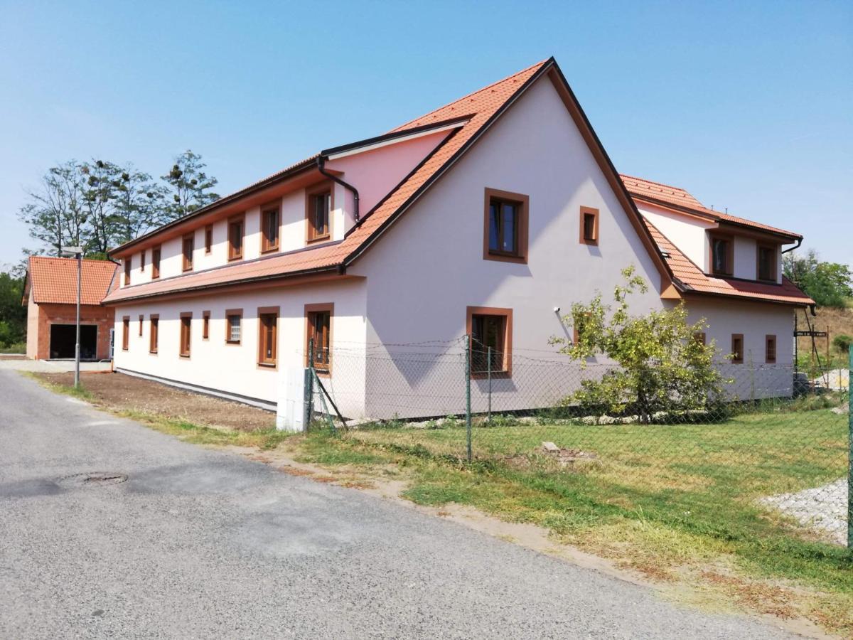 Penzion Tramin Valtice Zewnętrze zdjęcie